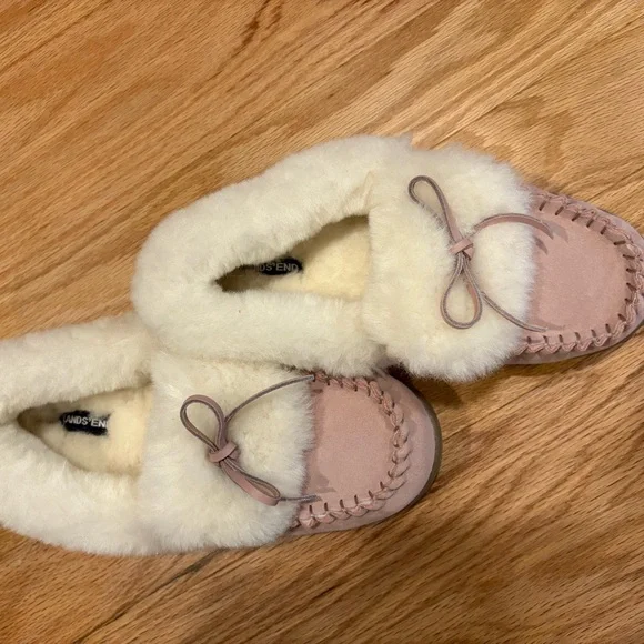 Lands' End Cozy Pink and Cream Slippers with Plush Lining - Picture 6 of 8